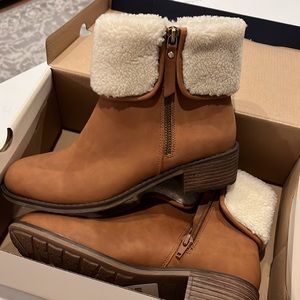 Never been worn Sherpa boots camel color size 7 small heel 1 inch